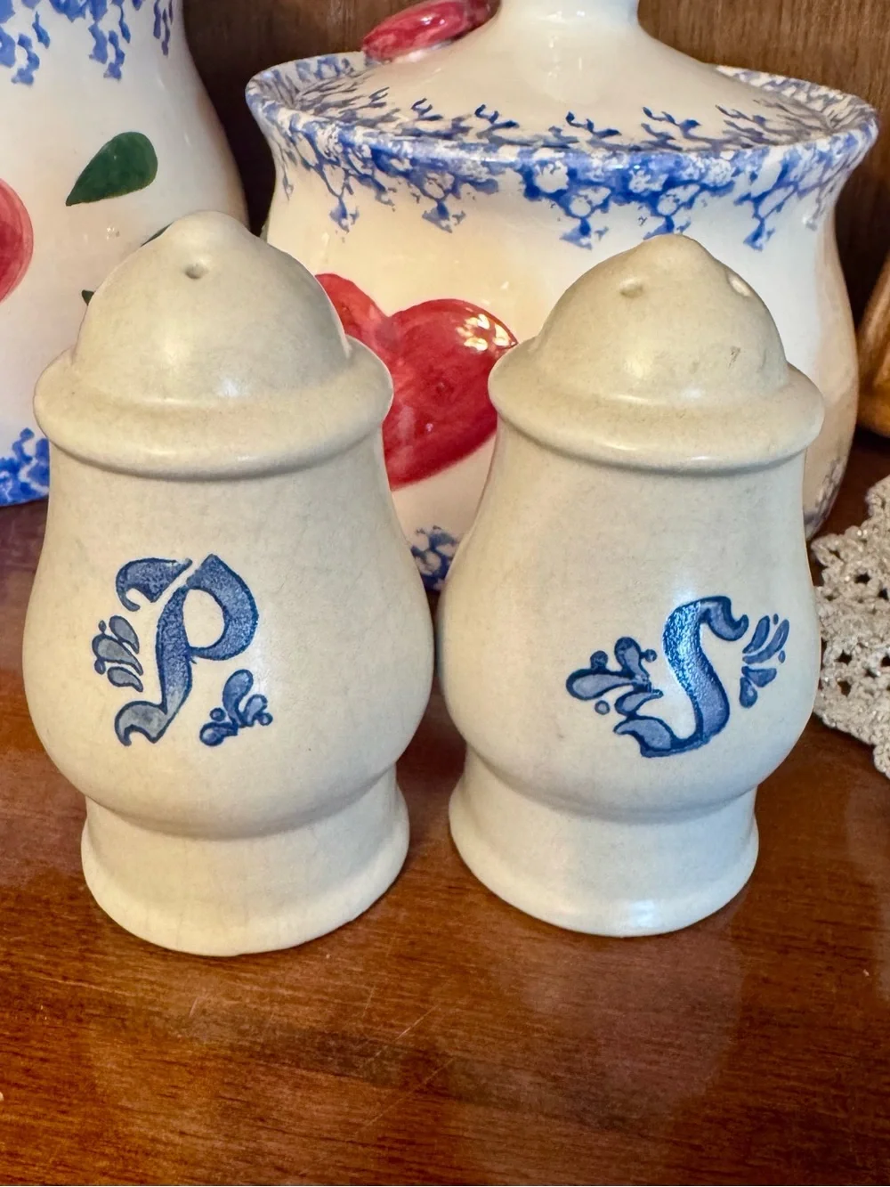 Vintage Pfaltzgraff Yorktowne salt and pepper shaker